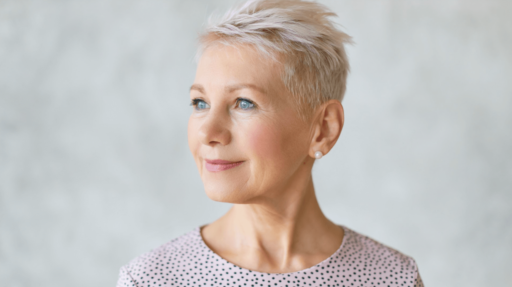older woman with short hair lo